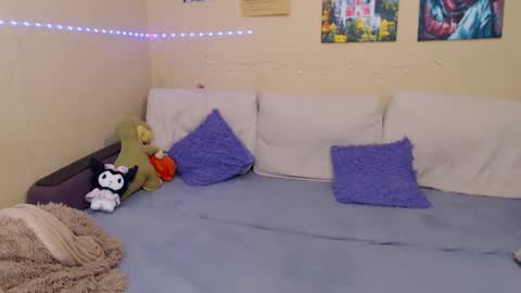 Jul online show from February 9, 2025, 5:22 pm