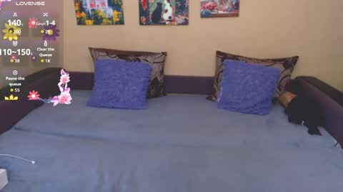 Snapshot of juliasane_ chatting on April 8, 2026, 8:47 am Jul online show from April 8, 2026, 8:47 am
