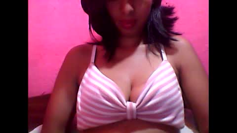 julie0612 online show from February 3, 2025, 10:58 am