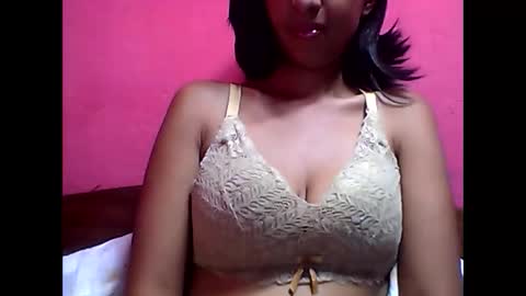 julie0612 online show from February 10, 2025, 5:47 am