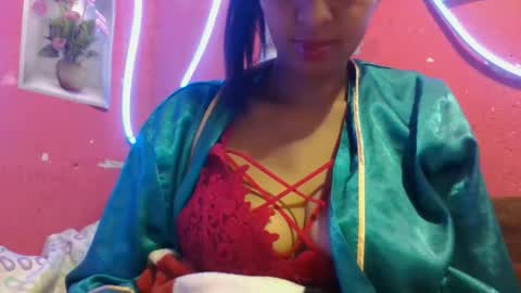 julie0612 online show from April 6, 2026, 11:38 pm