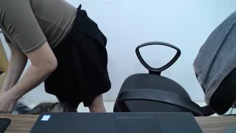 julie9x online show from November 17, 2025, 8:31 am