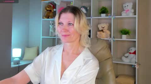 Snapshot of julie_lucasss chatting on February 23, 2026, 1:03 am Julie Lucasss online show from February 23, 2026, 1:03 am