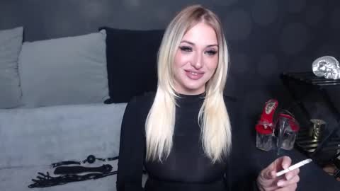 julia online show from October 8, 2025, 9:34 pm