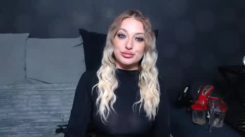 julia online show from May 13, 2026, 3:26 am