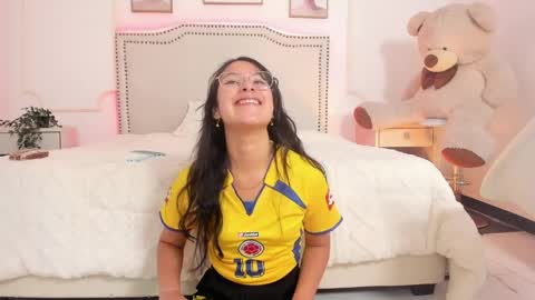 Snapshot of juliee_ross chatting on April 10, 2026, 12:32 pm juliee_ross online show from April 10, 2026, 12:32 pm