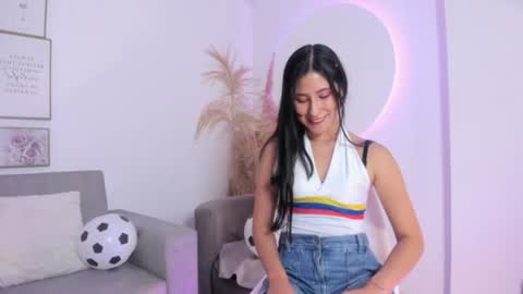 Snapshot of juliee_ross chatting on June 23, 2026, 1:31 pm juliee_ross online show from June 23, 2026, 1:31 pm