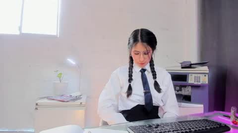 Snapshot of juliee_ross chatting on June 24, 2026, 1:21 pm juliee_ross online show from June 24, 2026, 1:21 pm