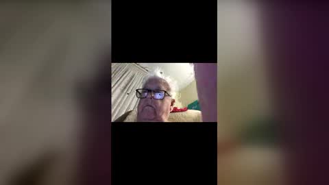 Snapshot of juliendad chatting on February 28, 2026, 3:35 pm juliendad online show from February 28, 2026, 3:35 pm