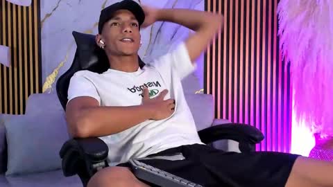 Julien online show from October 15, 2025, 12:27 pm