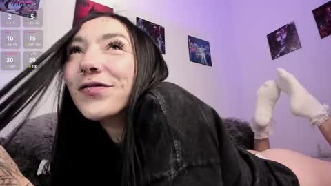 Snapshot of juliet_sourire chatting on March 11, 2025, 5:02 pm juliet_sourire online show from March 11, 2025, 5:02 pm