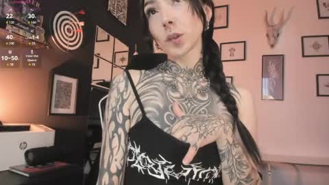 juliet_sourire online show from May 26, 2026, 1:18 pm