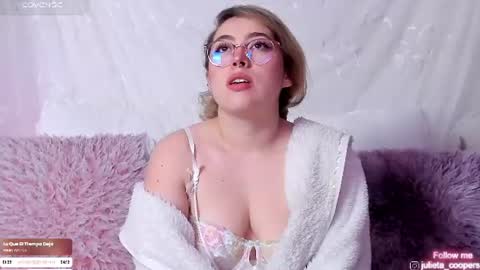 Snapshot of julieta_cooper20 chatting on July 14, 2026, 4:06 am Juli online show from July 14, 2026, 4:06 am