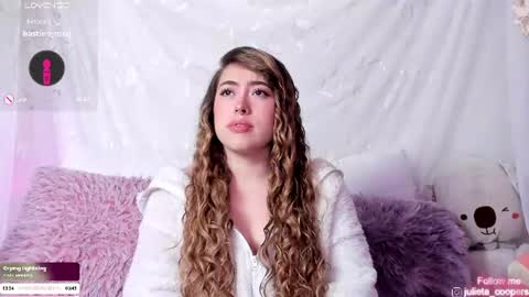 Snapshot of julieta_cooper20 chatting on July 19, 2026, 4:27 am Juli online show from July 19, 2026, 4:27 am