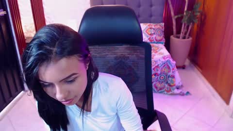 julieta_fn online show from February 21, 2025, 6:48 pm