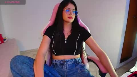 julieta_rose19 online show from April 9, 2026, 11:32 pm