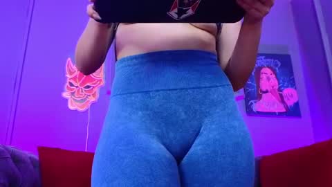 Snapshot of julieta_russell chatting on December 26, 2024, 12:38 pm Julieta online show from December 26, 2024, 12:38 pm