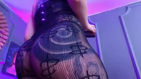 Snapshot of julieta_russell chatting on December 28, 2024, 5:46 pm Julieta online show from December 28, 2024, 5:46 pm
