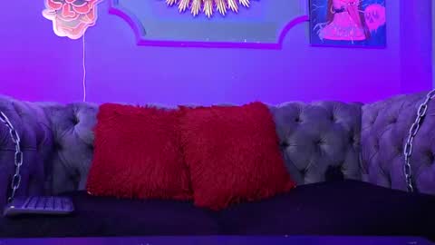 Snapshot of julieta_russell chatting on February 18, 2025, 9:31 pm Julieta online show from February 18, 2025, 9:31 pm