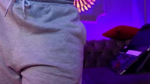 Snapshot of julieta_russell chatting on February 24, 2025, 12:37 pm Julieta online show from February 24, 2025, 12:37 pm