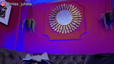  Julieta  online show from May 16, 2026, 11:42 am