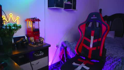  Julietha  online show from December 3, 2025, 6:06 pm