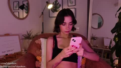 Snapshot of juliette_dee chatting on January 17, 2025, 9:06 pm Juliette Dee online show from January 17, 2025, 9:06 pm