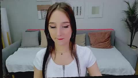 juliettemonli online show from May 1, 2026, 7:18 pm
