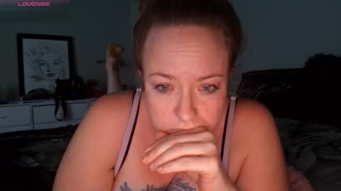 Snapshot of julimonroe chatting on February 4, 2026, 3:23 am Juli Monroe online show from February 4, 2026, 3:23 am