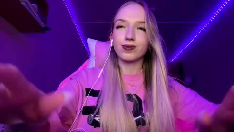 Sofie online show from October 4, 2025, 4:38 pm