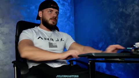 JULiUS   online show from January 12, 2026, 8:58 pm