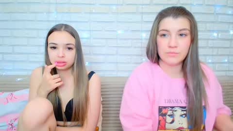 Snapshot of jullymood chatting on February 8, 2026, 6:55 pm DoubleCherry online show from February 8, 2026, 6:55 pm