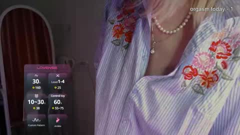 Julia online show from December 5, 2024, 8:22 am