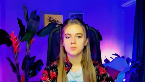 Snapshot of junewoods chatting on November 19, 2025, 6:24 am junewoods online show from November 19, 2025, 6:24 am