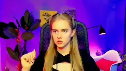 Snapshot of junewoods chatting on November 20, 2025, 9:20 am junewoods online show from November 20, 2025, 9:20 am