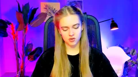 Snapshot of junewoods chatting on November 27, 2025, 6:15 am junewoods online show from November 27, 2025, 6:15 am