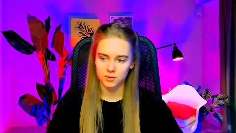 Snapshot of junewoods chatting on December 1, 2025, 6:18 am junewoods online show from December 1, 2025, 6:18 am