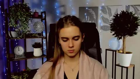 Snapshot of junewoods chatting on December 19, 2025, 1:18 pm junewoods online show from December 19, 2025, 1:18 pm