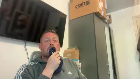 Junky online show from April 19, 2026, 11:42 am