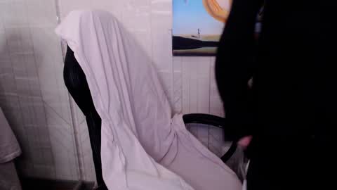 just_gay_ online show from February 6, 2025, 1:43 pm