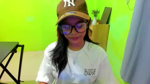 just_julie02 online show from March 17, 2026, 8:39 am