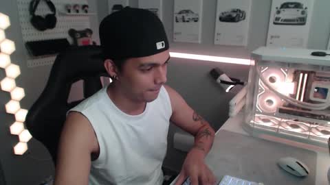 Snapshot of justagamerxxx chatting on November 14, 2025, 5:22 pm Rhys online show from November 14, 2025, 5:22 pm