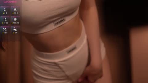 Snapshot of justbarbie_new_ chatting on February 27, 2025, 9:14 pm Katarina online show from February 27, 2025, 9:14 pm