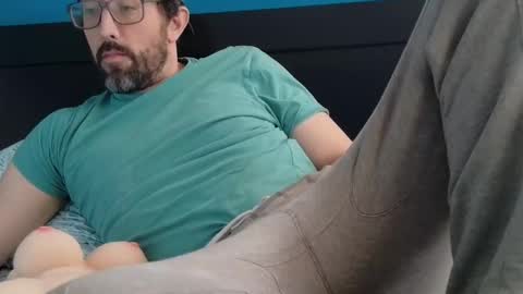 Snapshot of justcallmelaz chatting on February 3, 2026, 3:28 pm just laz online show from February 3, 2026, 3:28 pm