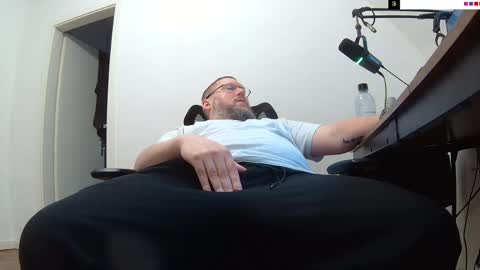Snapshot of justflo chatting on May 9, 2026, 6:46 pm Just Flo --- online show from May 9, 2026, 6:46 pm