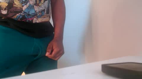 Snapshot of justhanginblk chatting on June 1, 2026, 2:30 pm justhanginblk online show from June 1, 2026, 2:30 pm