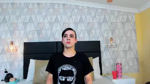 Justine online show from December 17, 2025, 7:47 am