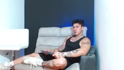 justinfuller_31 online show from February 25, 2026, 11:25 pm