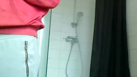 Snapshot of justmehere077 chatting on December 18, 2024, 11:24 am justmehere077 online show from December 18, 2024, 11:24 am