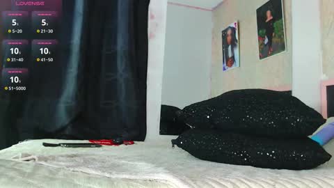 Snapshot of k_stormi_ chatting on November 22, 2025, 2:10 am STORMI online show from November 22, 2025, 2:10 am